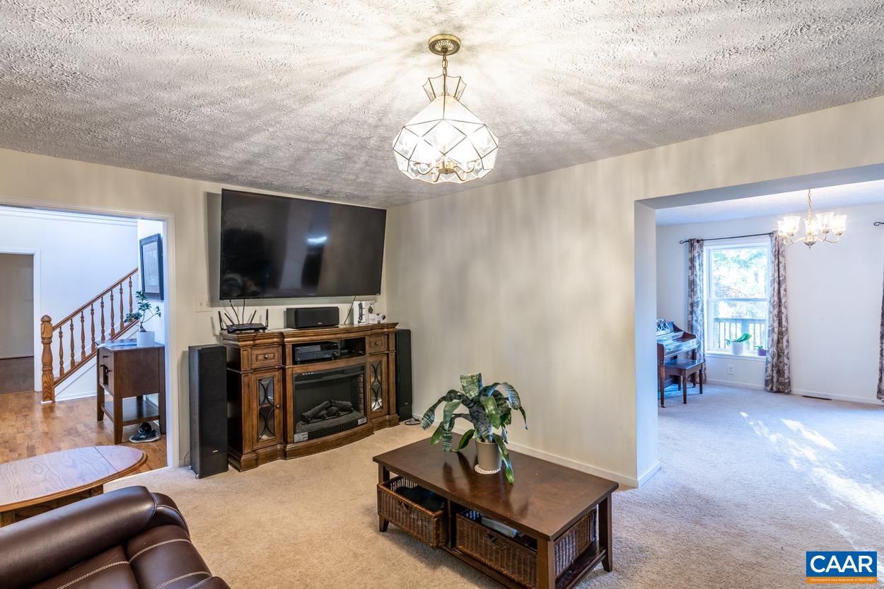 435 COURTHOUSE MOUNTAIN RD