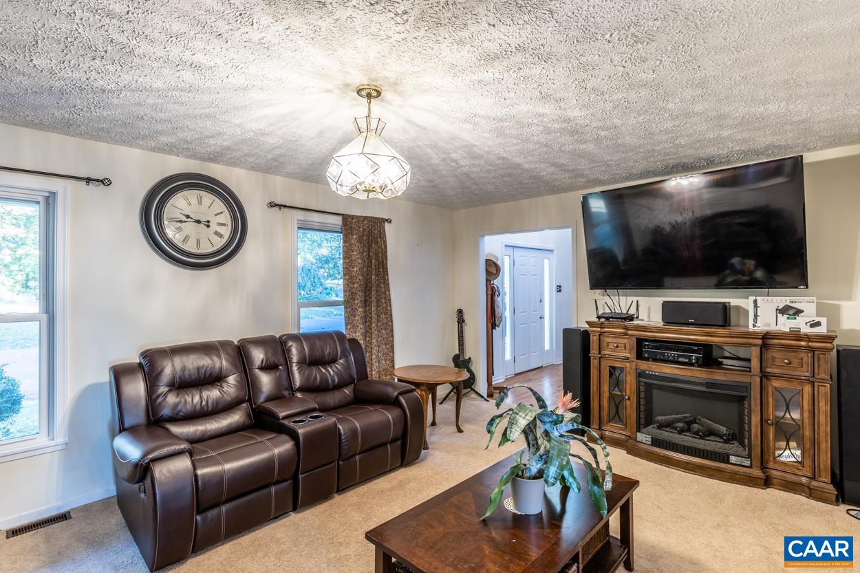 435 COURTHOUSE MOUNTAIN RD