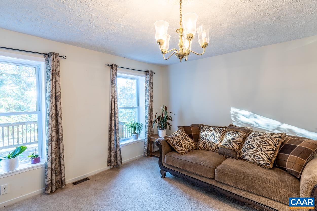 435 COURTHOUSE MOUNTAIN RD