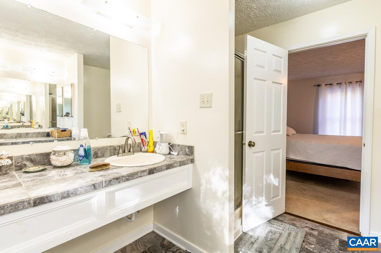 435 COURTHOUSE MOUNTAIN RD