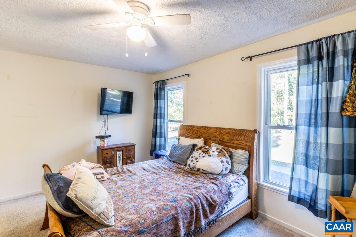 435 COURTHOUSE MOUNTAIN RD