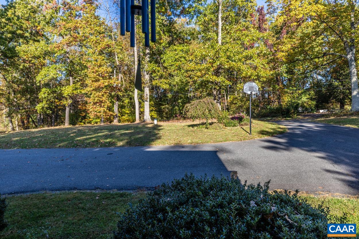 435 COURTHOUSE MOUNTAIN RD