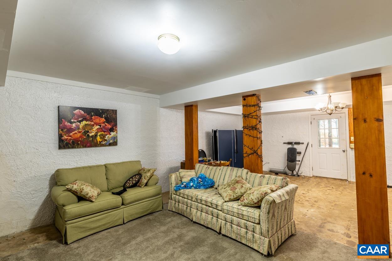 435 COURTHOUSE MOUNTAIN RD