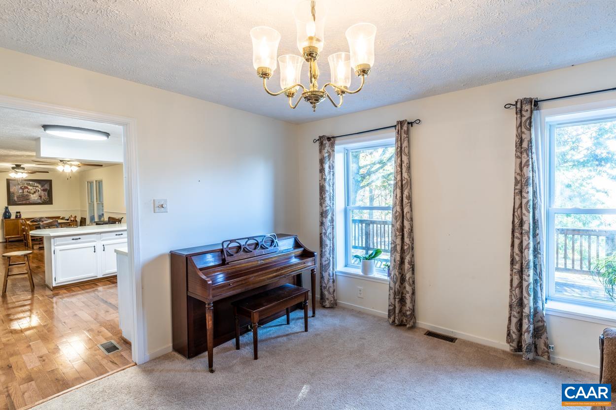 435 COURTHOUSE MOUNTAIN RD