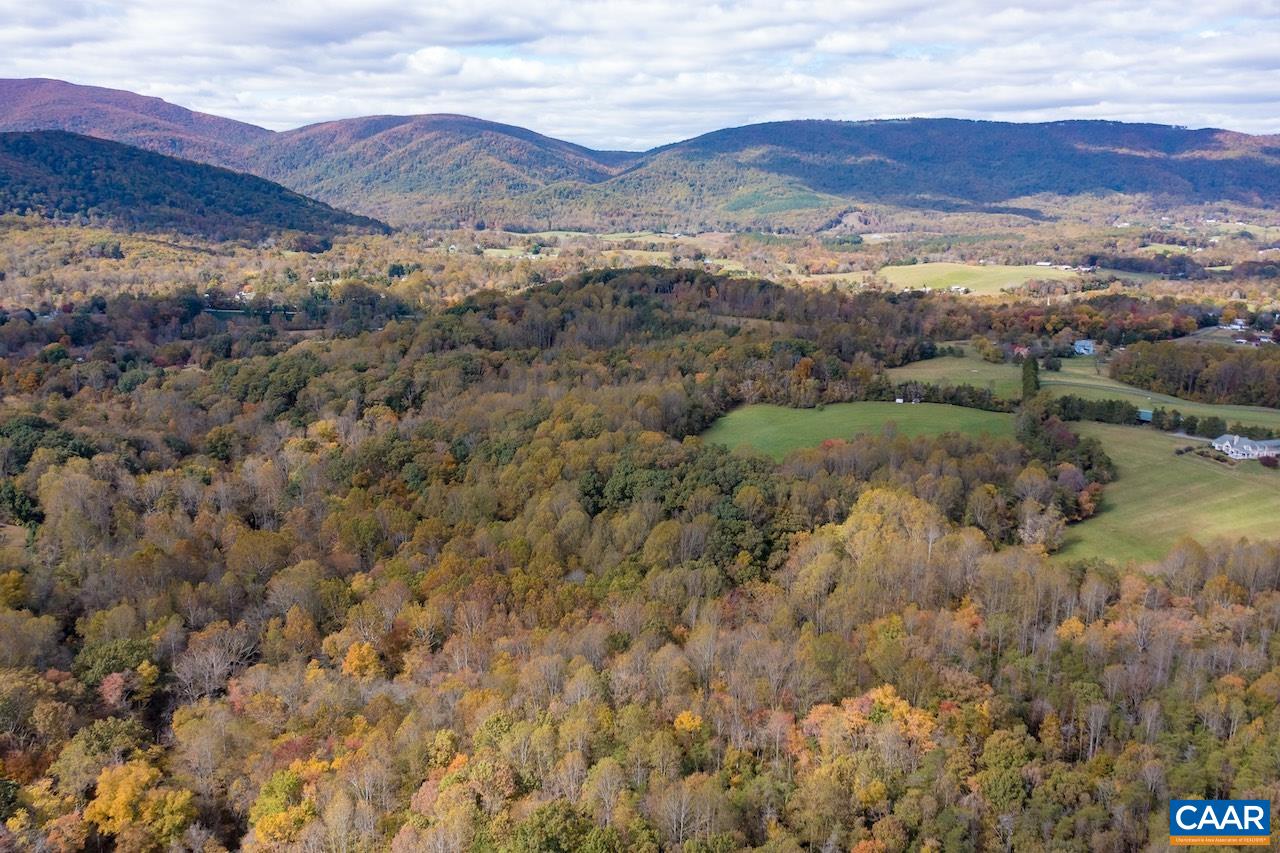 MEADOW VIEW LN