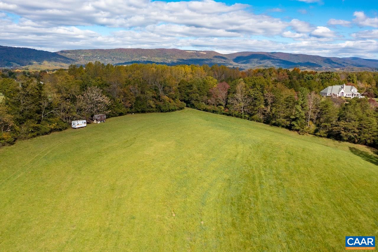 MEADOW VIEW LN