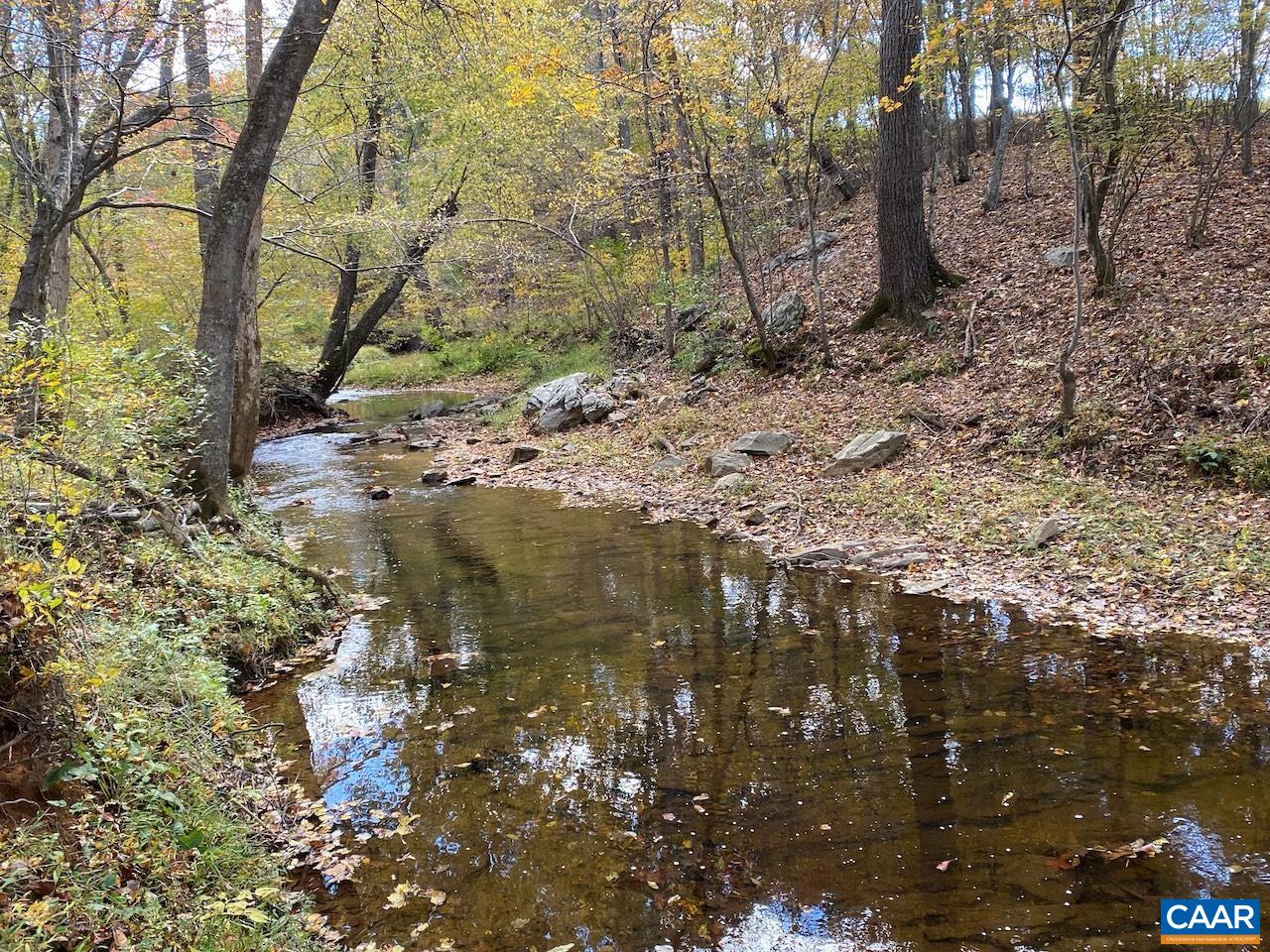 MEADOW VIEW LN