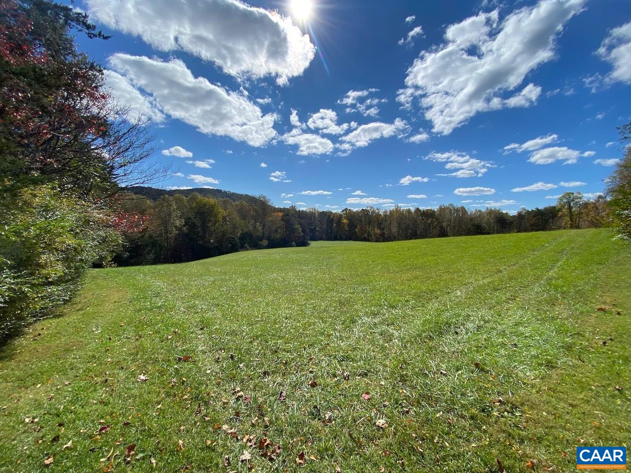 MEADOW VIEW LN