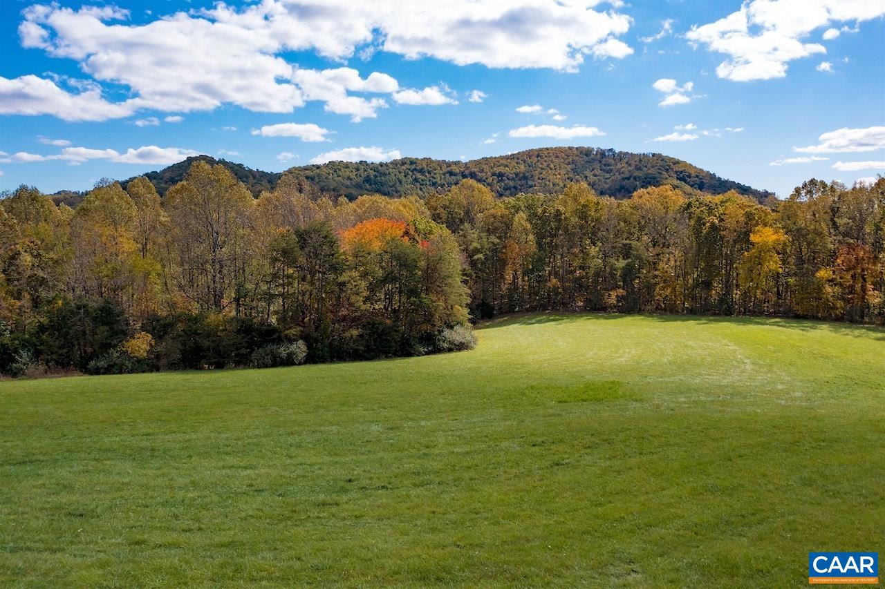 MEADOW VIEW LN