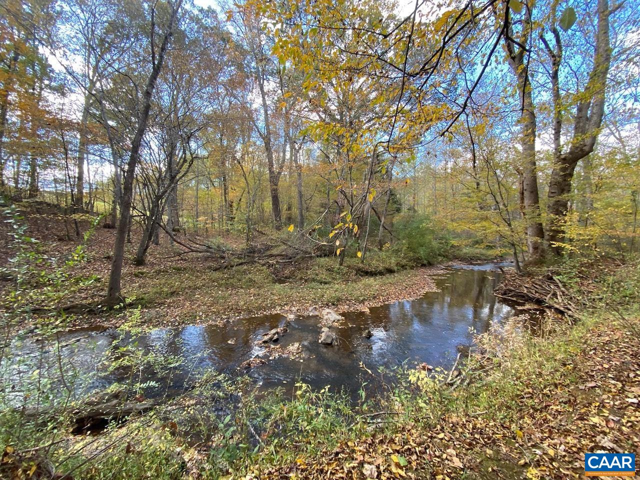 MEADOW VIEW LN