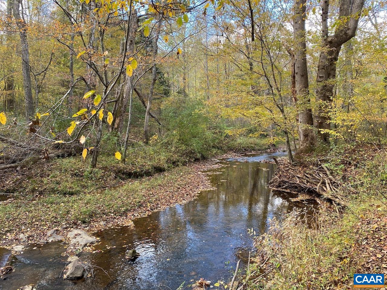 MEADOW VIEW LN