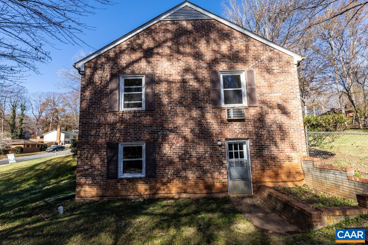 506 WESTMORELAND CT