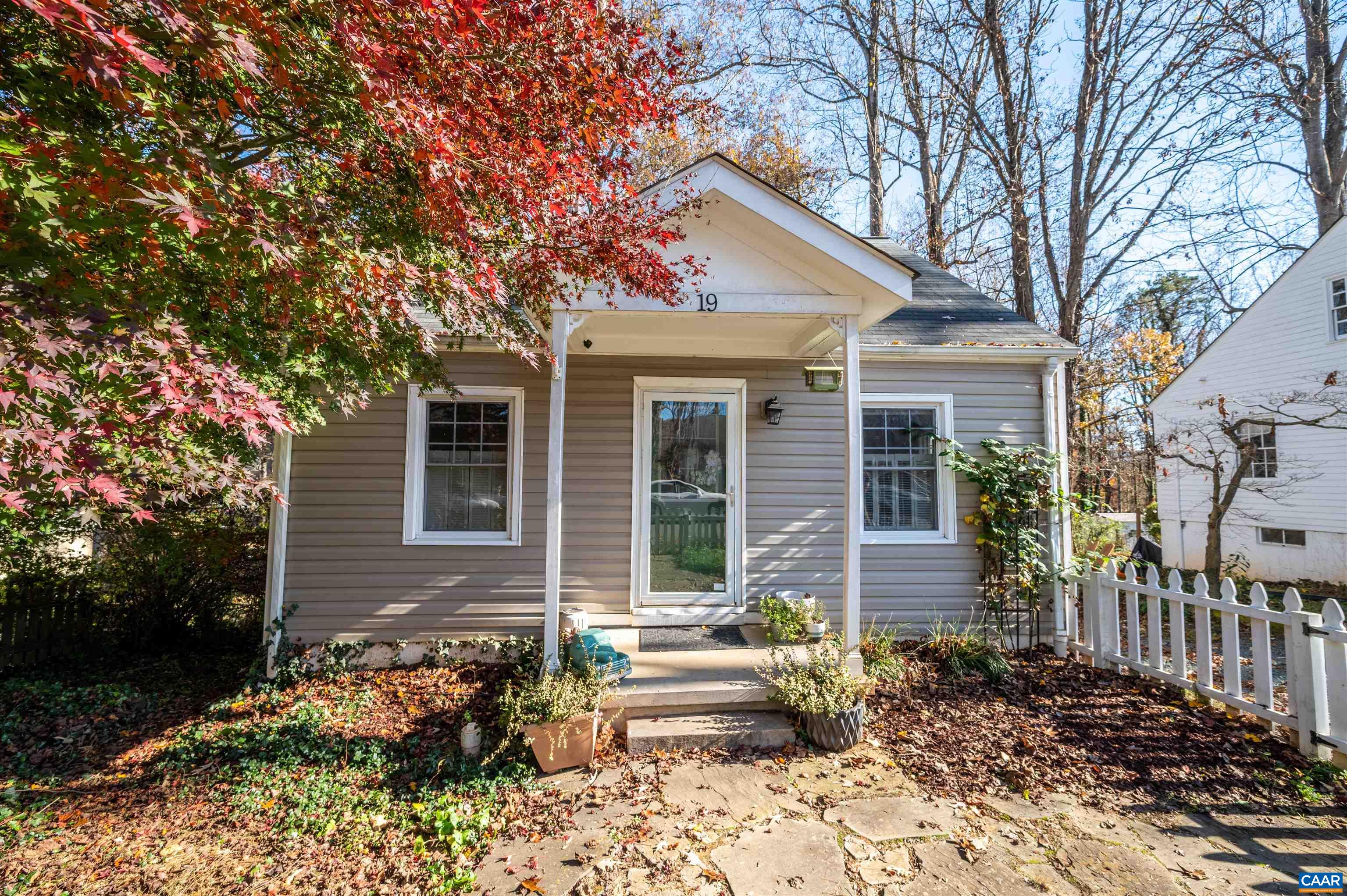 19 MOBILE LN