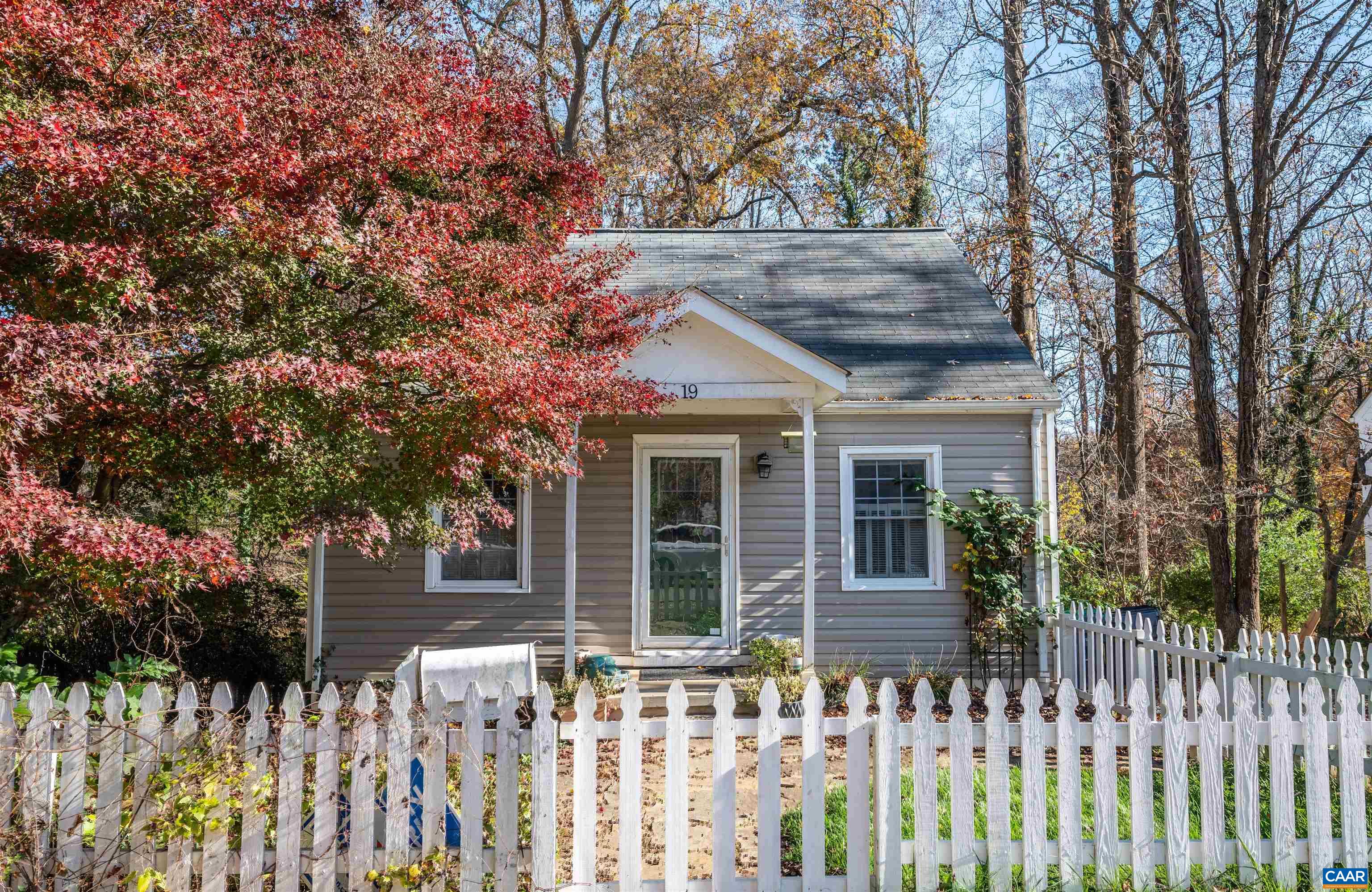 19 MOBILE LN