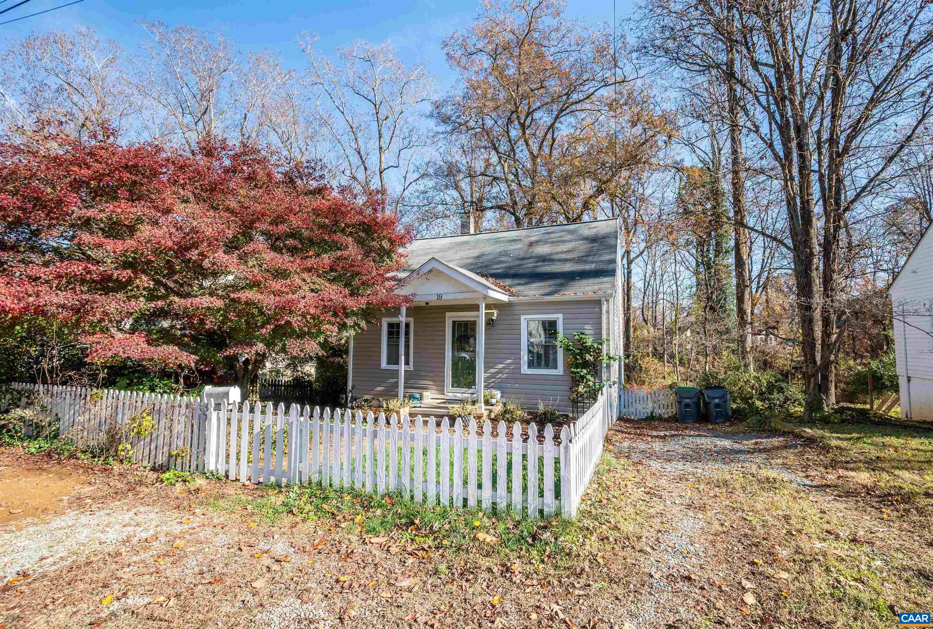 19 MOBILE LN