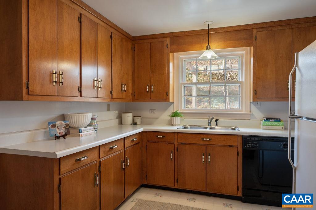 36 CANTERBURY RD