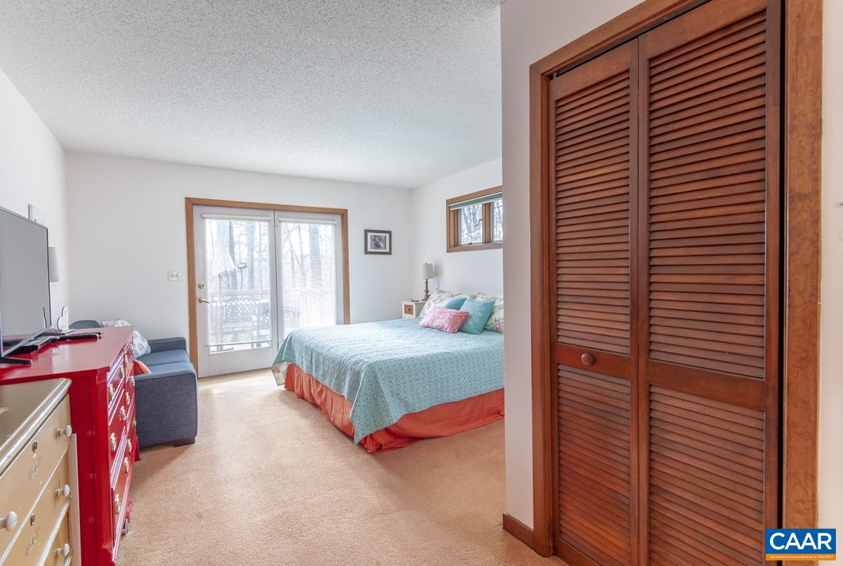 442 FOOTHILLS DR