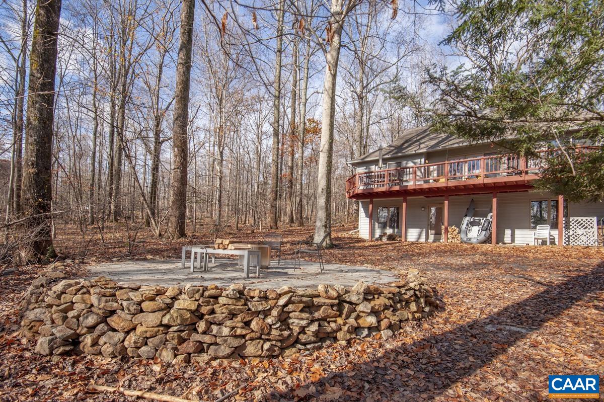 442 FOOTHILLS DR
