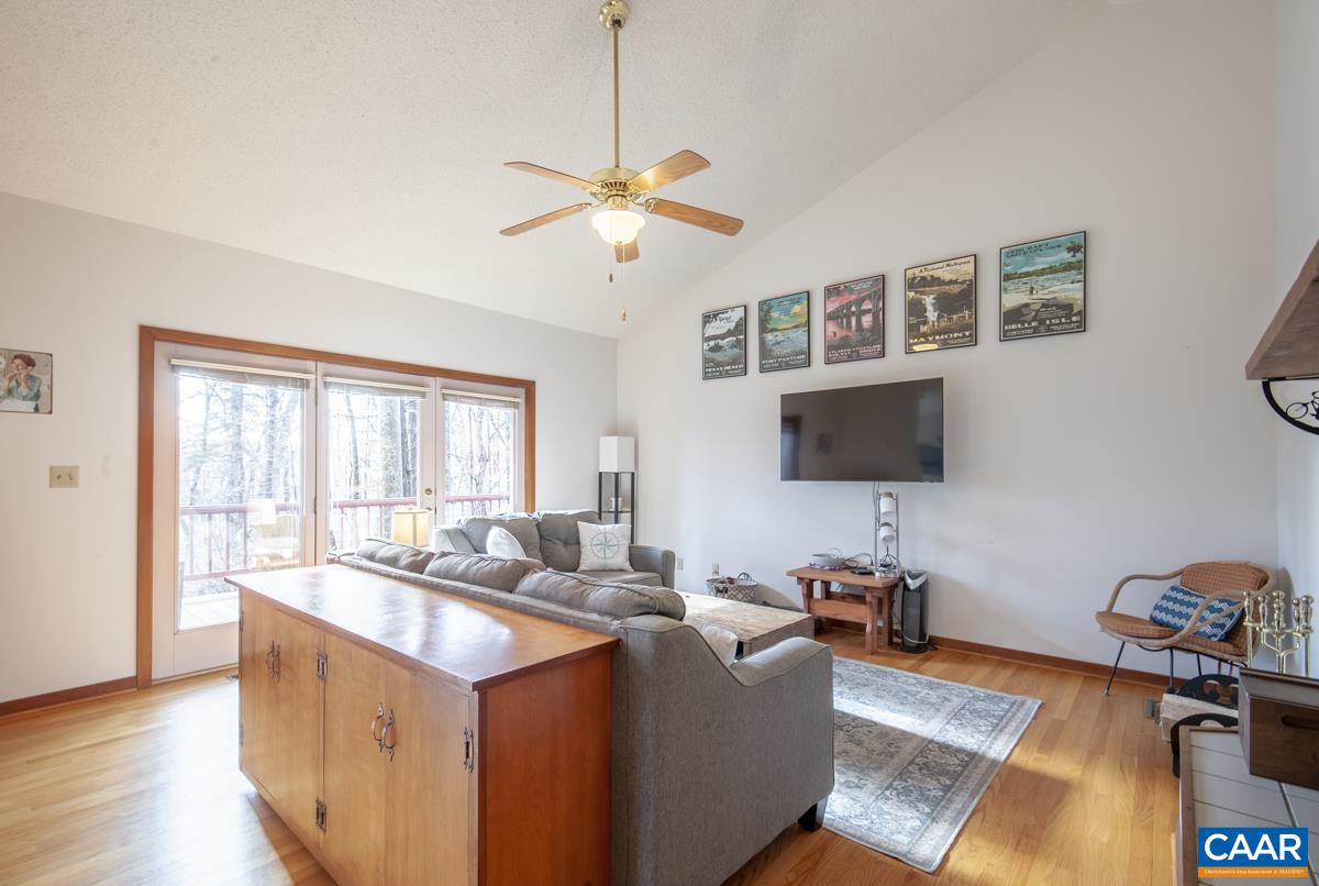 442 FOOTHILLS DR