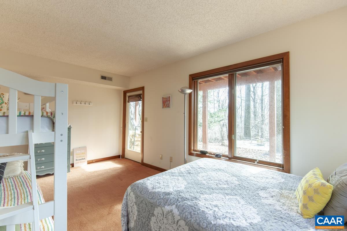 442 FOOTHILLS DR