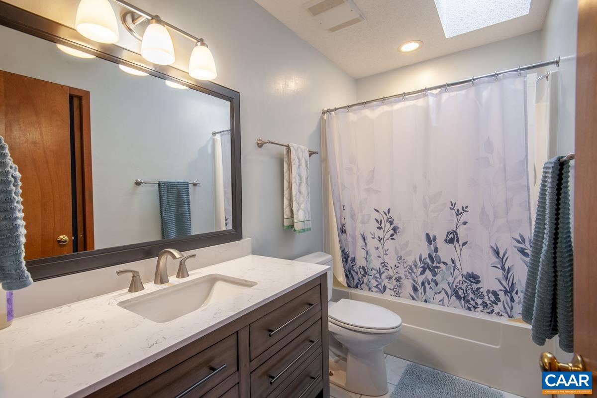 442 FOOTHILLS DR