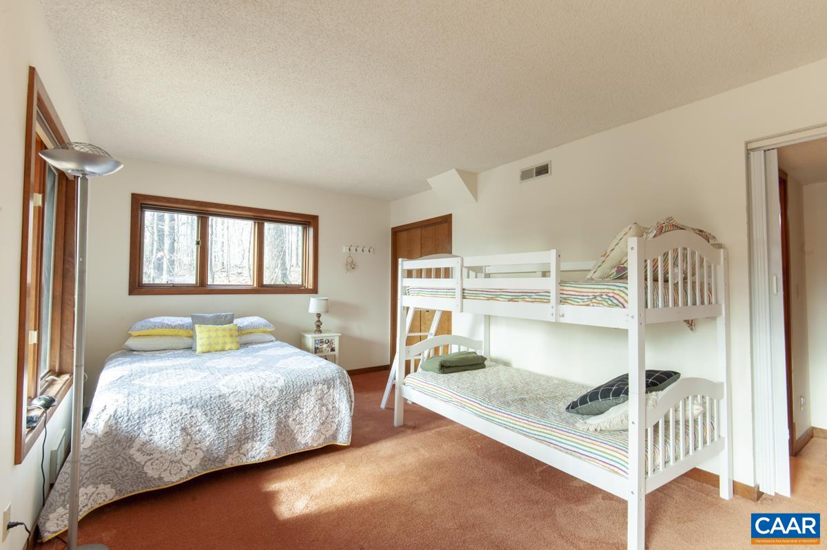 442 FOOTHILLS DR