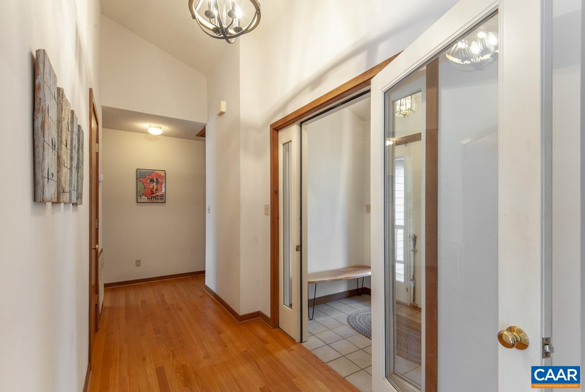 442 FOOTHILLS DR