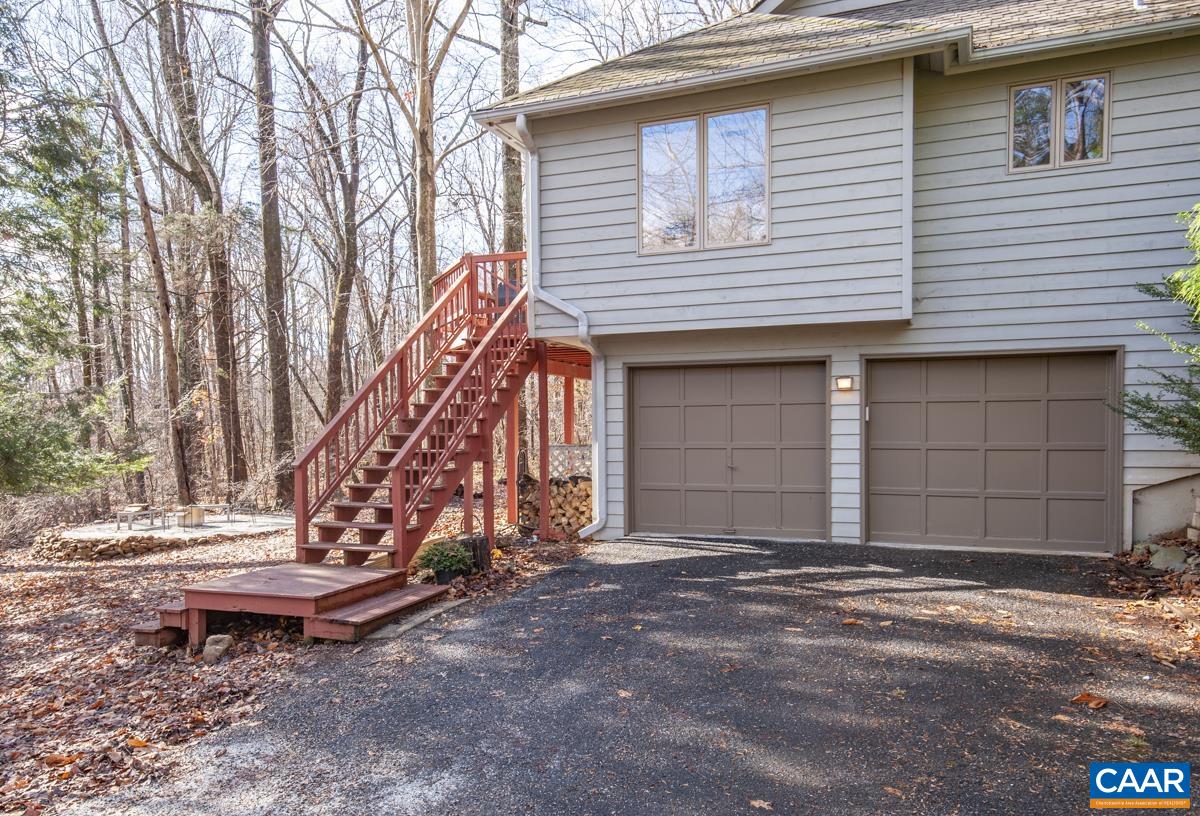 442 FOOTHILLS DR