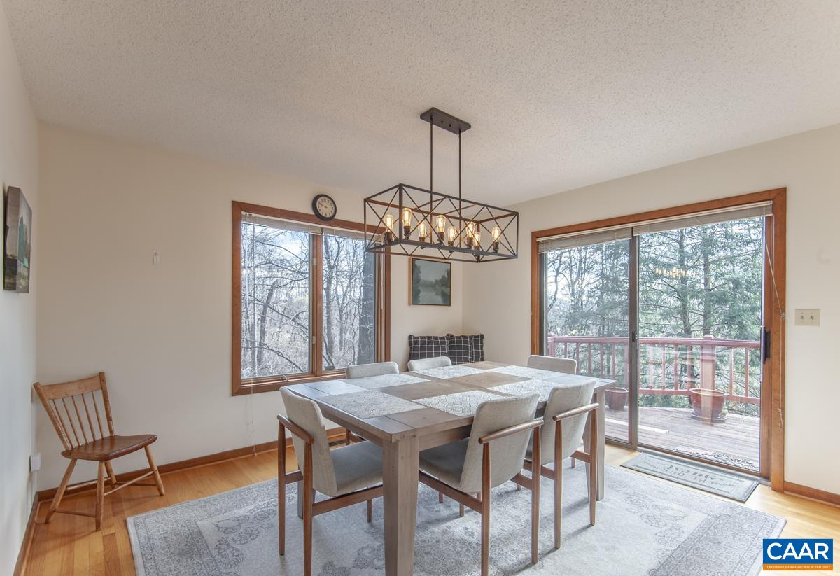 442 FOOTHILLS DR