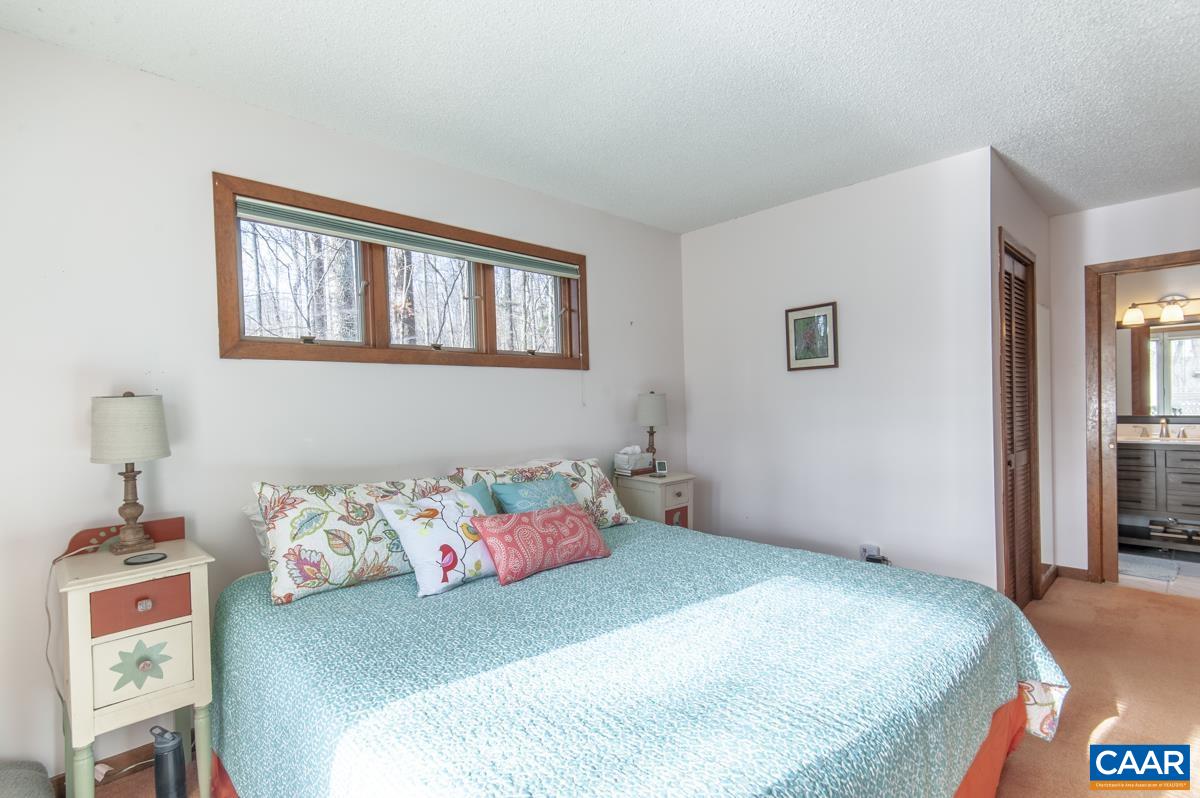 442 FOOTHILLS DR