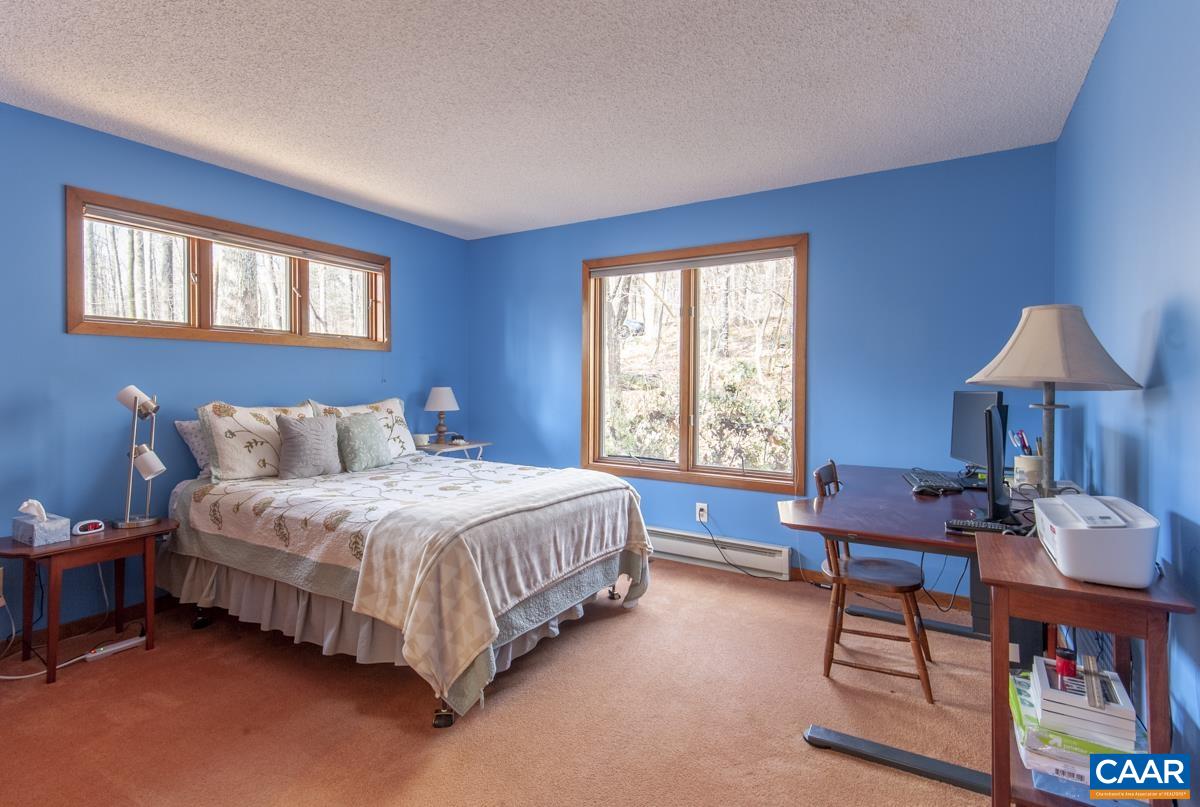 442 FOOTHILLS DR