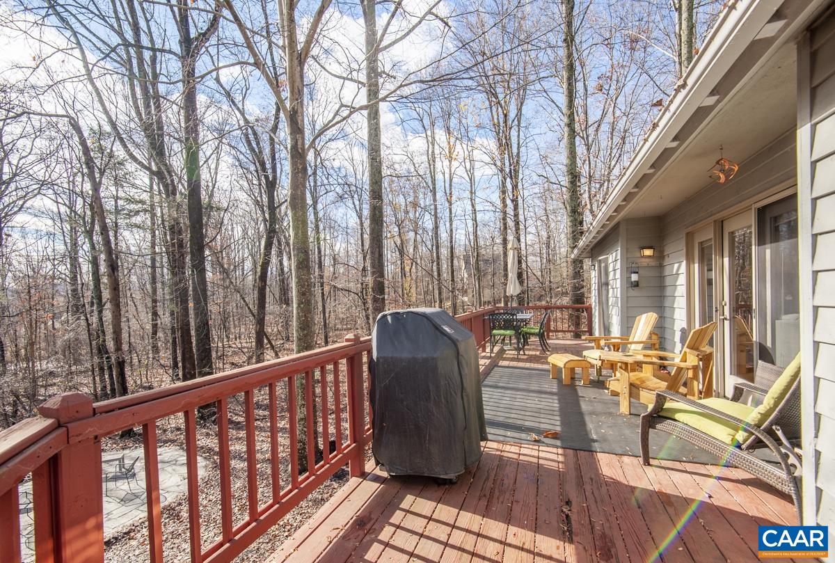 442 FOOTHILLS DR