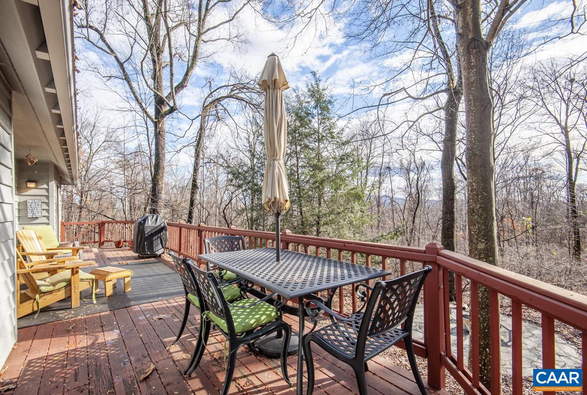 442 FOOTHILLS DR