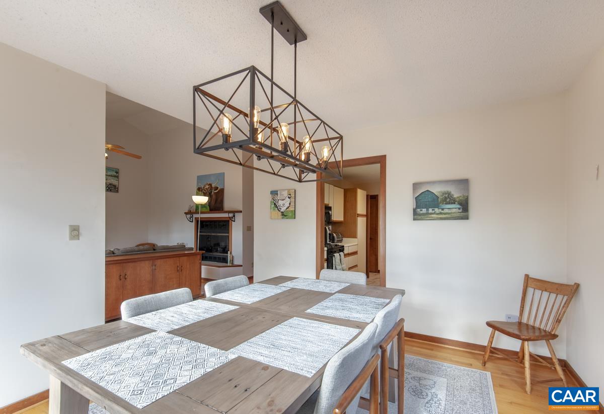 442 FOOTHILLS DR