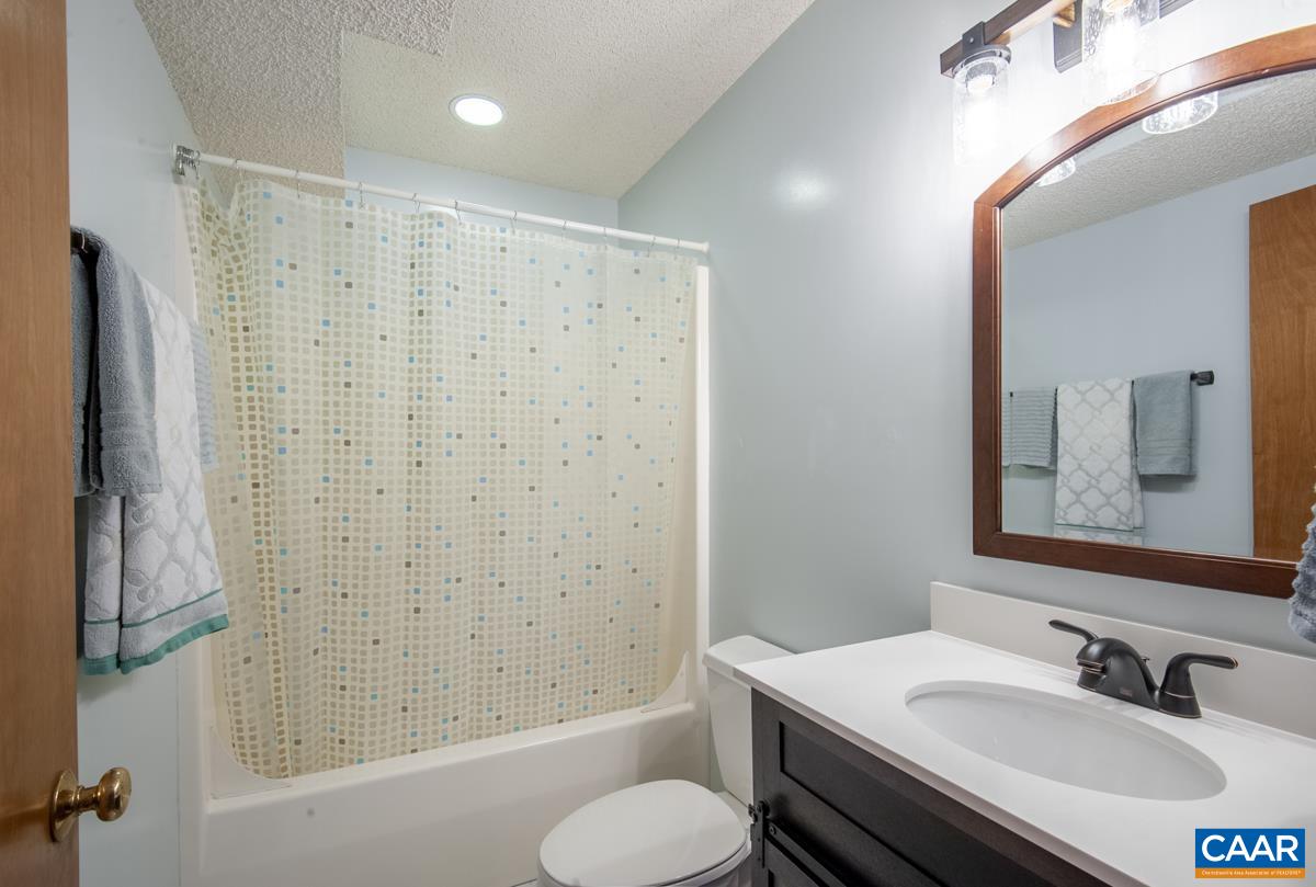 442 FOOTHILLS DR