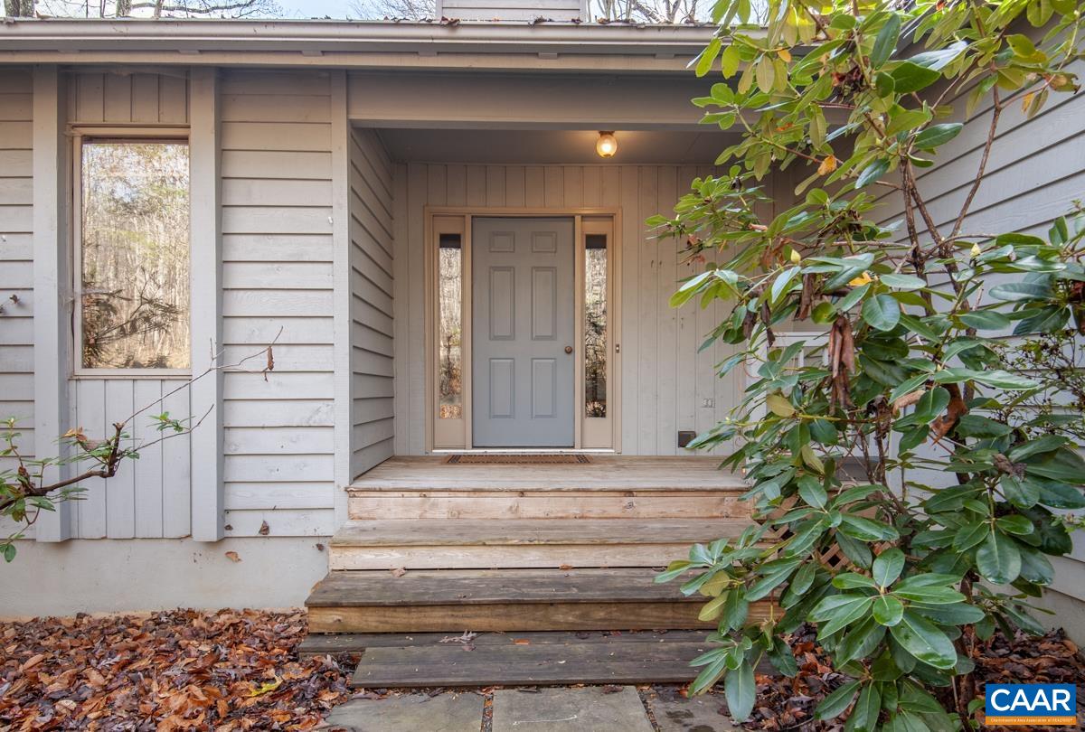 442 FOOTHILLS DR