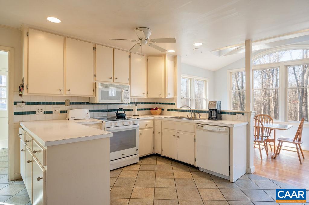 2584 CARDINAL RIDGE RD