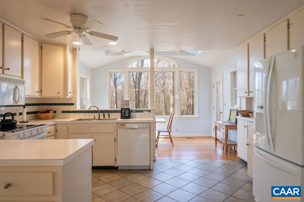 2584 CARDINAL RIDGE RD
