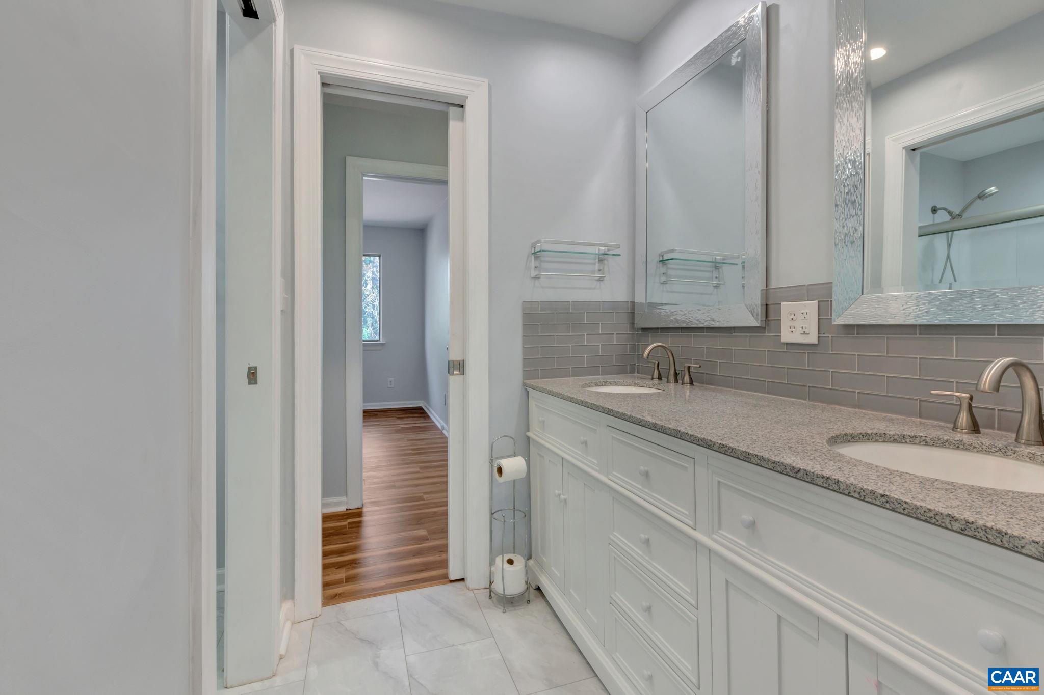 48 WOODLAKE DR