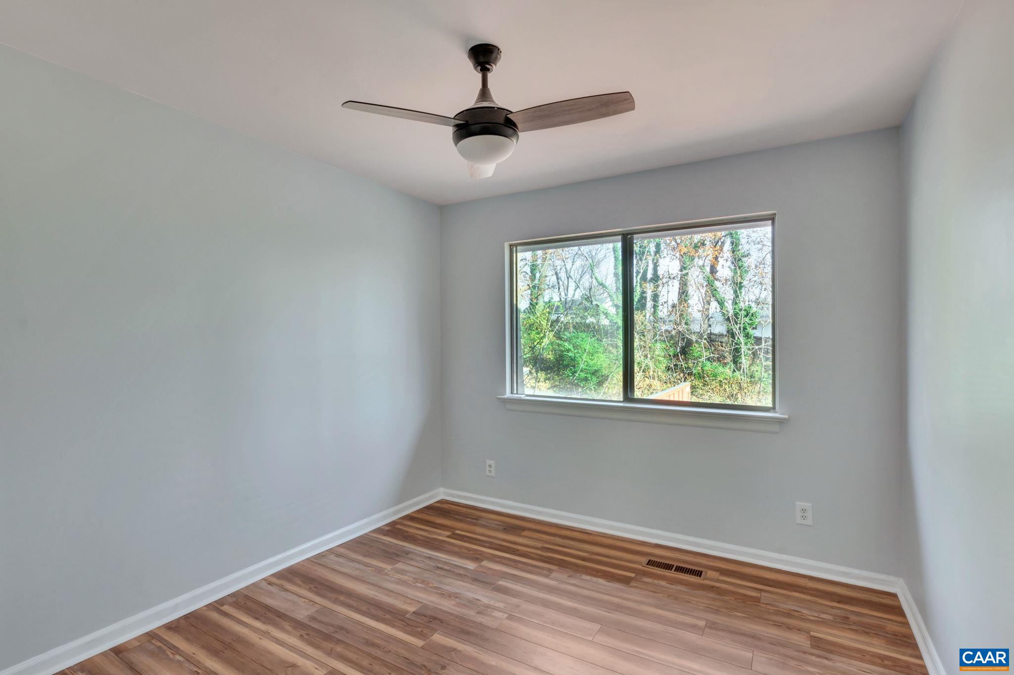 48 WOODLAKE DR