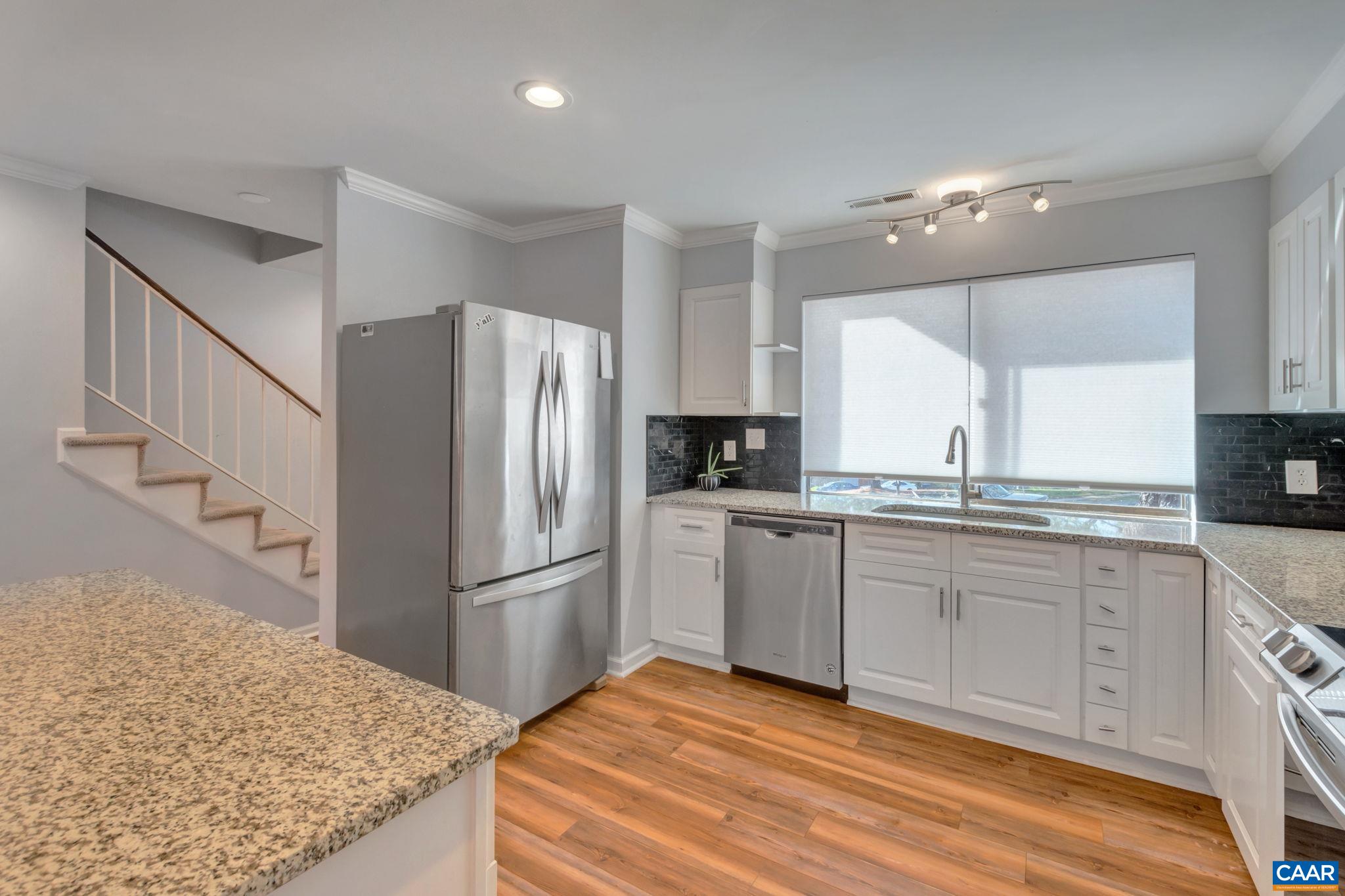 48 WOODLAKE DR