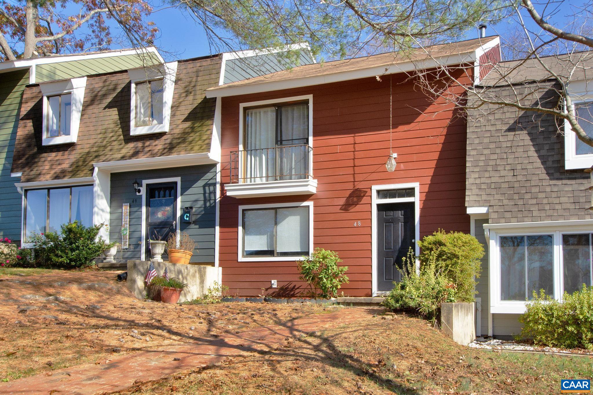 48 WOODLAKE DR