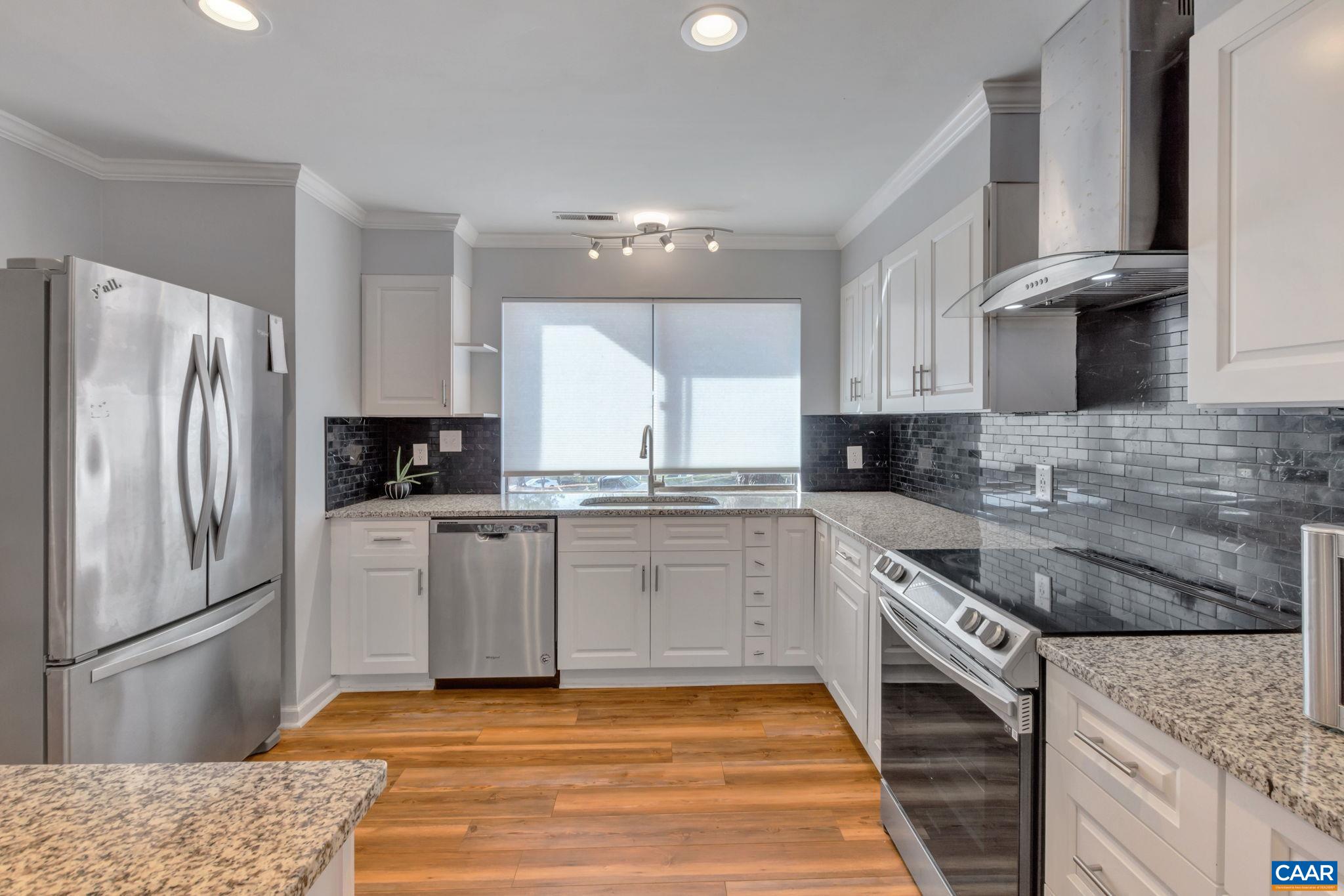 48 WOODLAKE DR