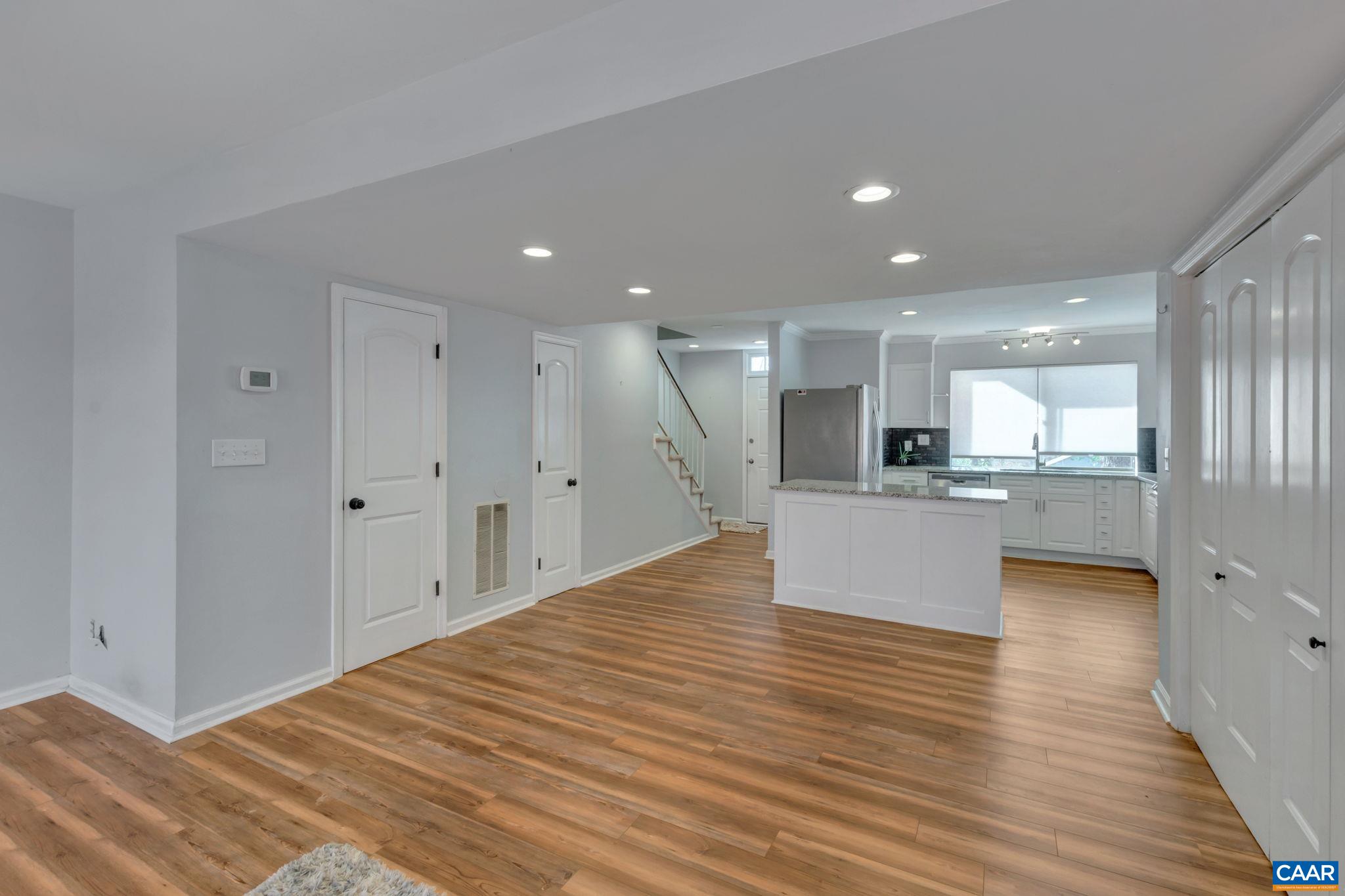 48 WOODLAKE DR