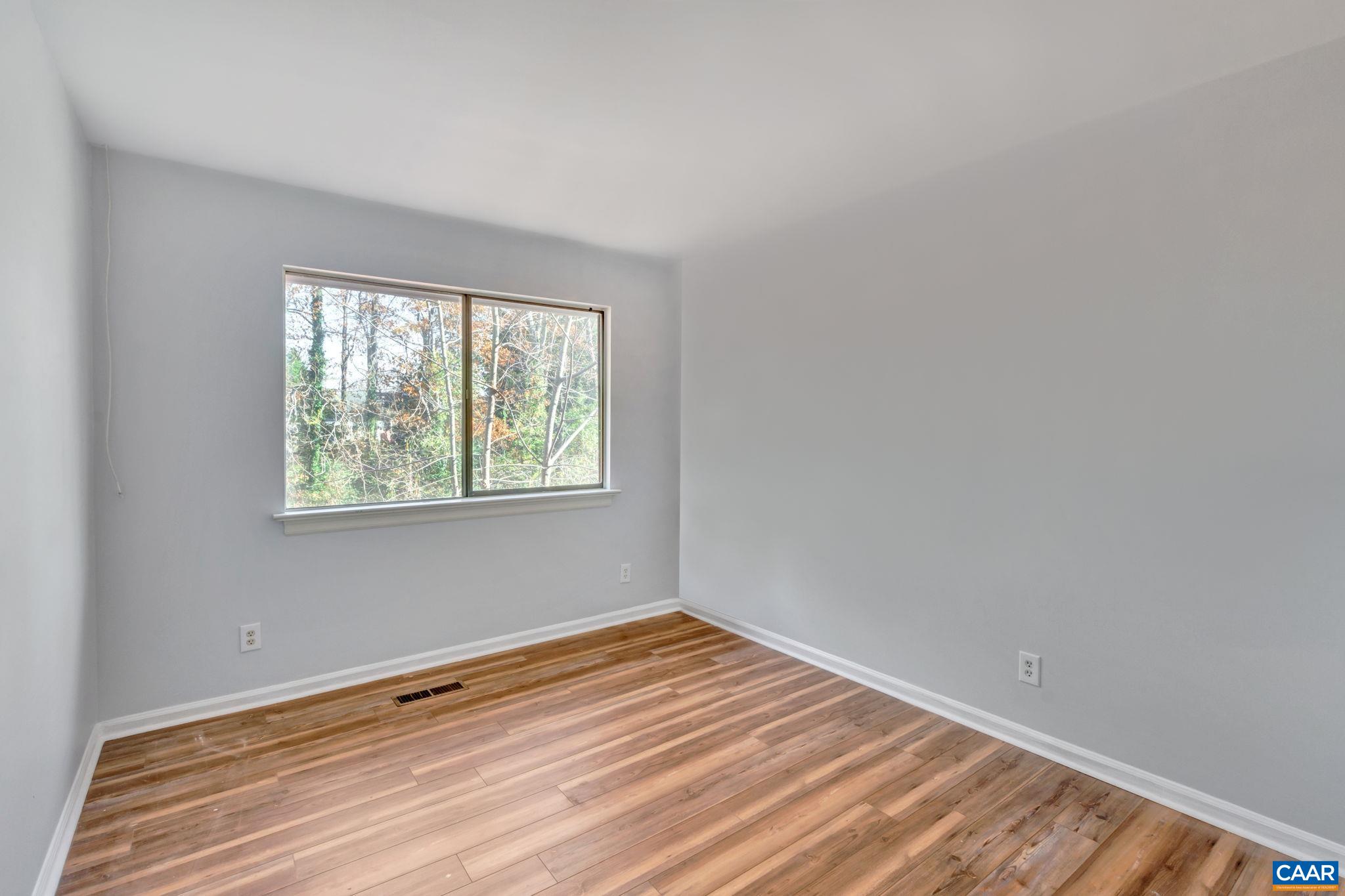 48 WOODLAKE DR