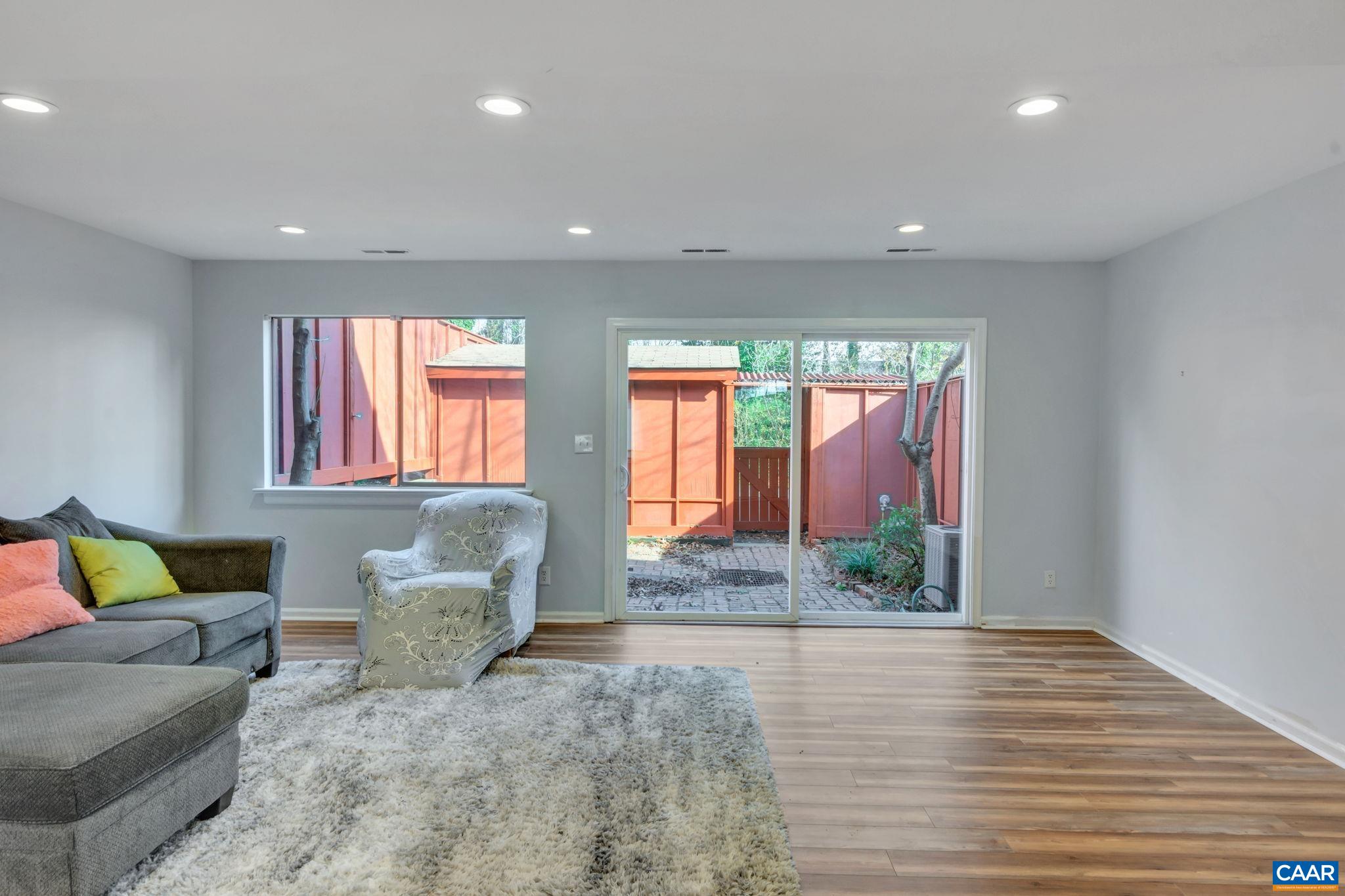 48 WOODLAKE DR