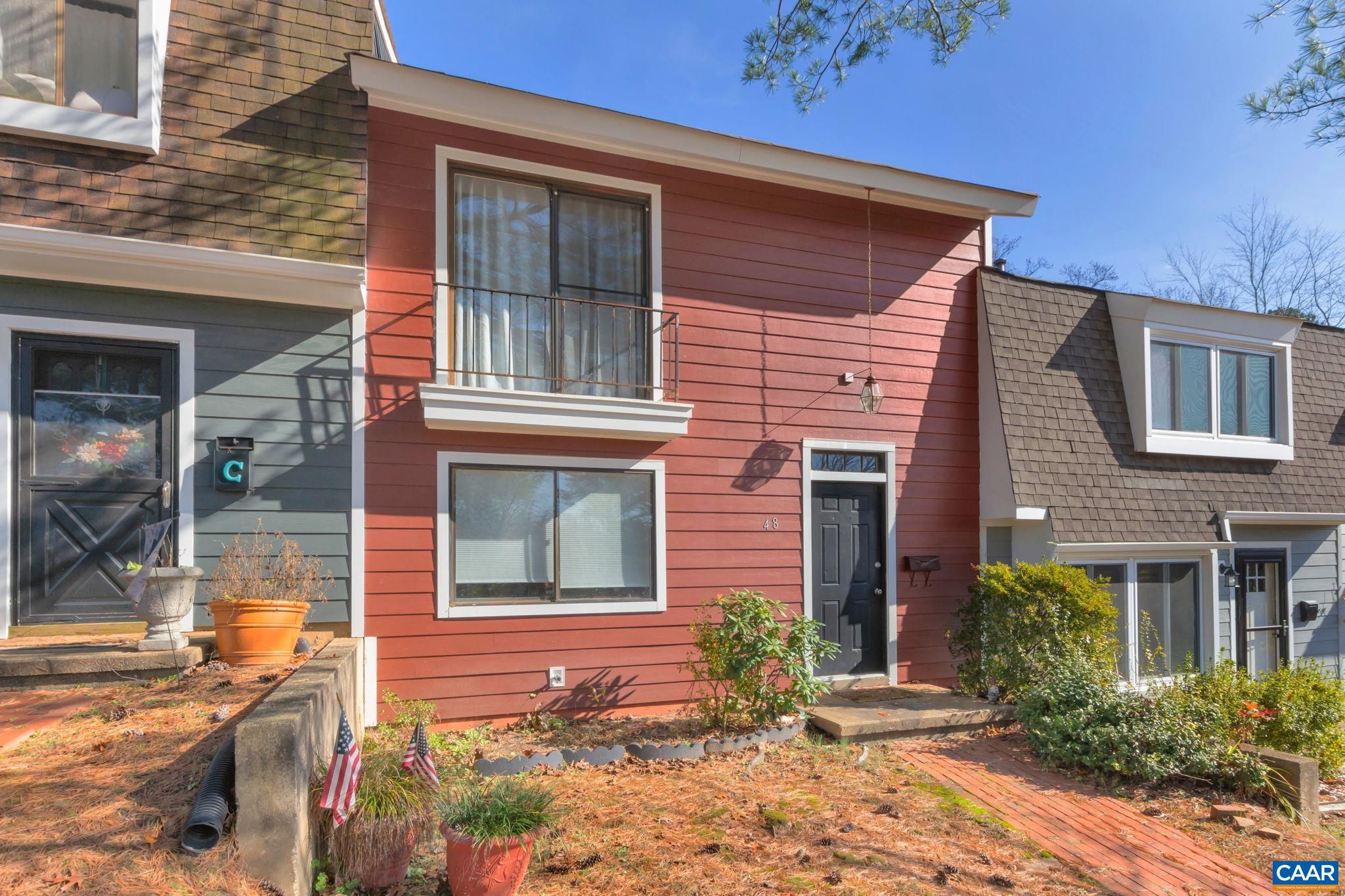 48 WOODLAKE DR