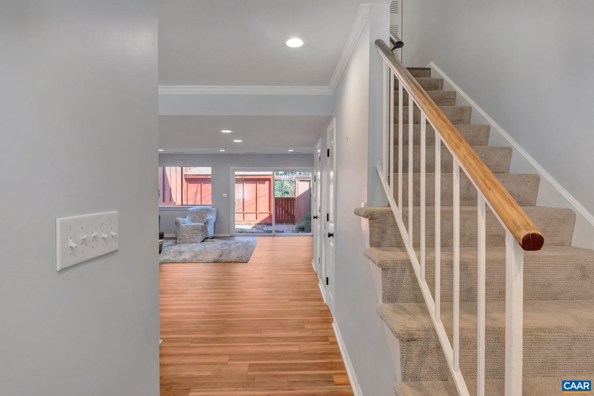 48 WOODLAKE DR
