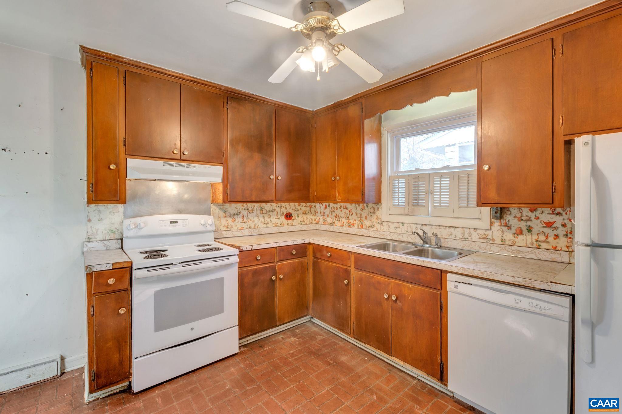 1514 CHERRY AVE