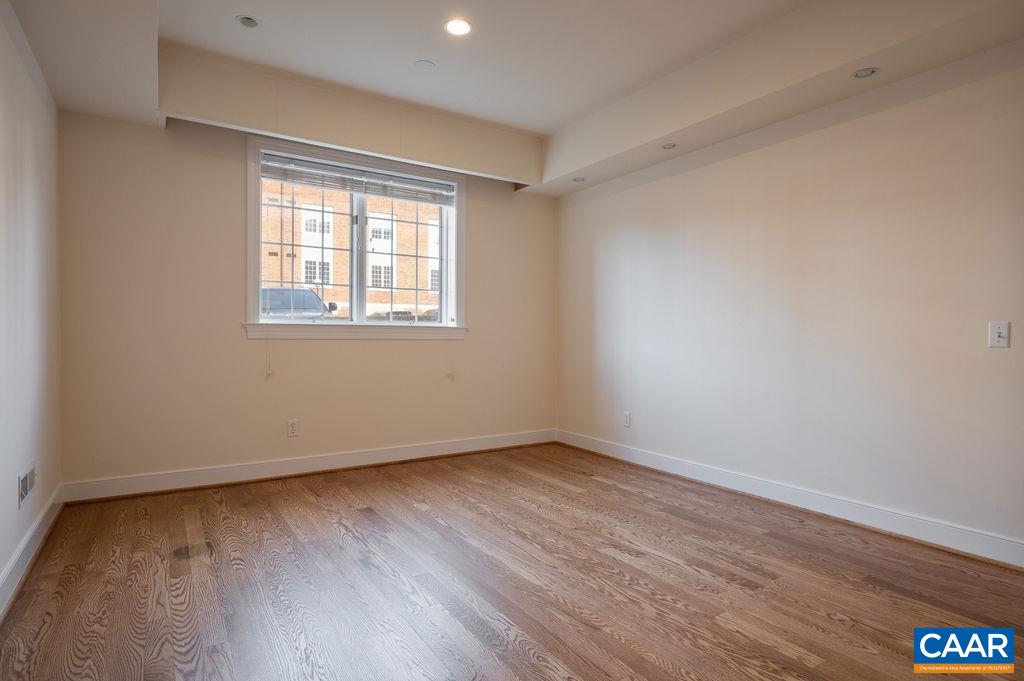 205 E JEFFERSON ST Unit: 3